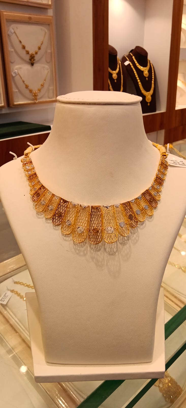 Neckles 